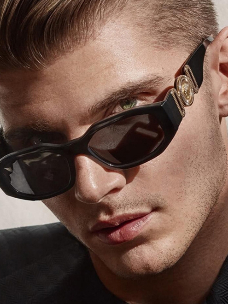 Men Accessories Online - 새로운 고가치 레트로 선글라스를 착용한 PC